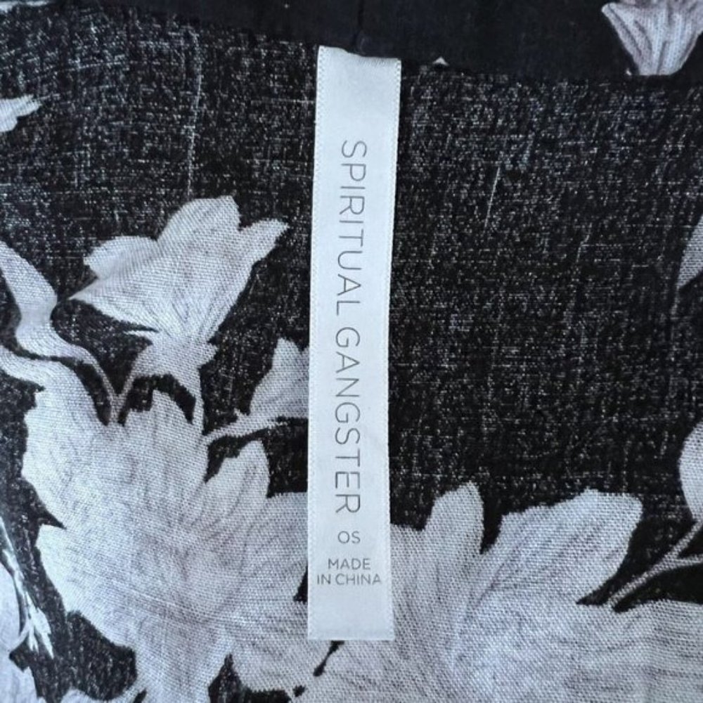 Spiritual Gangster Women's Robe One Size Black White Floral Kimono Pockets - Picture 4 of 10